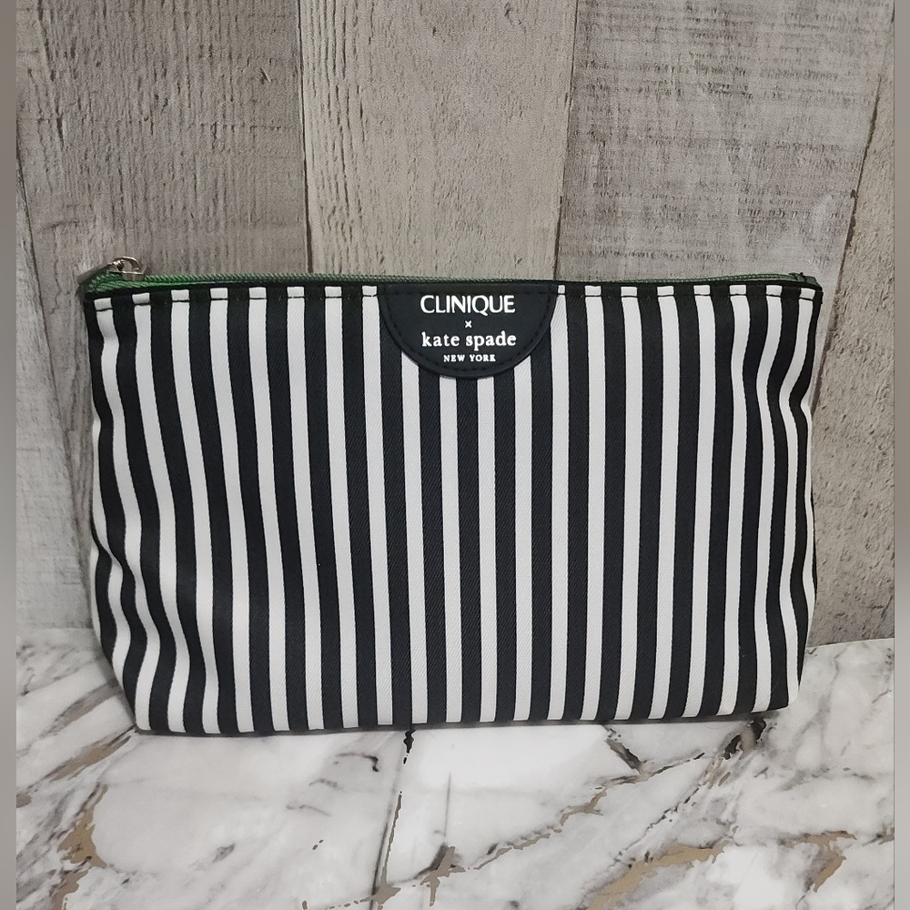🌷 Kate Spade Black and White Striped Cosmetic Case🌷Brand New